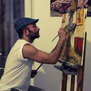 Alfredo Papa mentre dipinge in studio